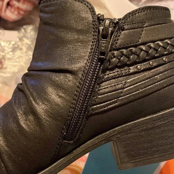 Baretraps Guenna Booties - Picture 10 of 12